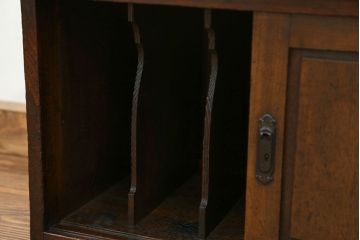 アンティーク家具　アンティーク 古い栓材の上質なローボード(テレビボード)