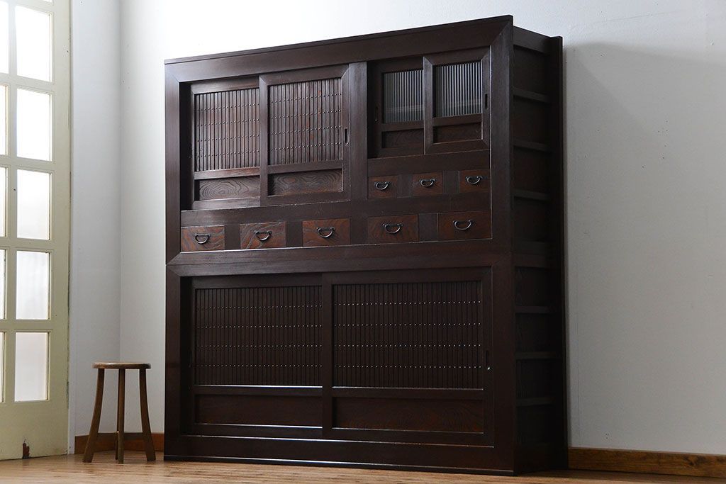 アンティーク家具　古民具・骨董 モダンで上質な背の高い六尺水屋箪笥(食器棚、収納棚)