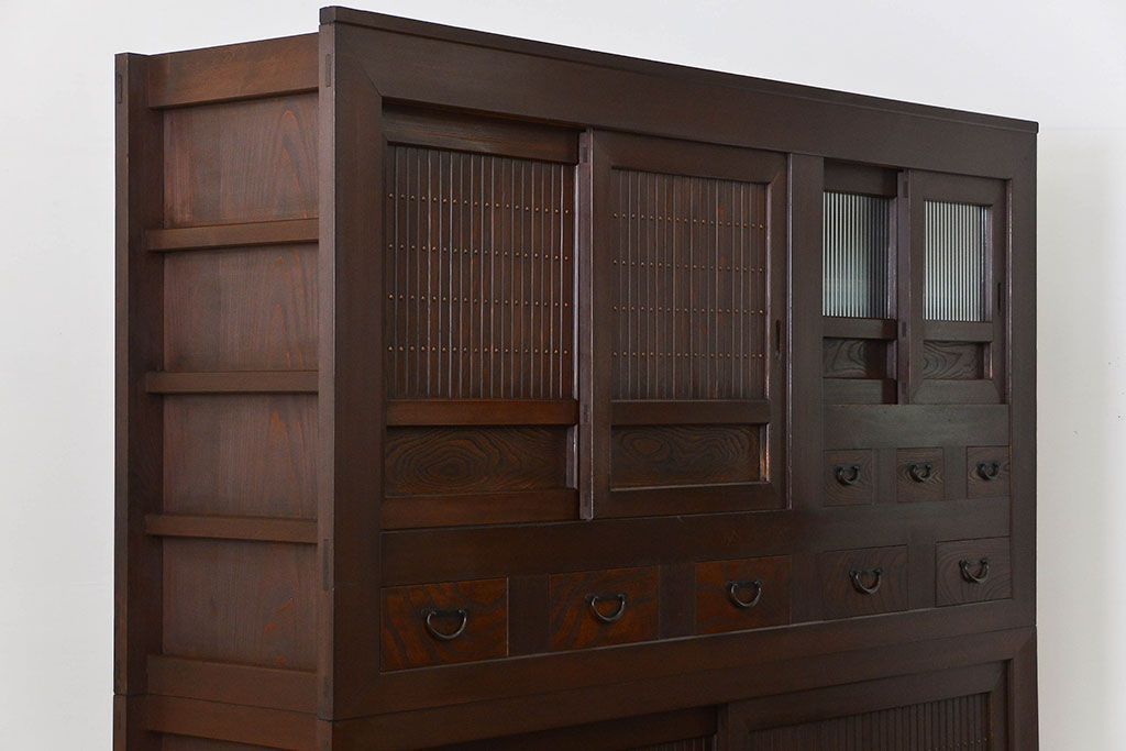 アンティーク家具　古民具・骨董 モダンで上質な背の高い六尺水屋箪笥(食器棚、収納棚)