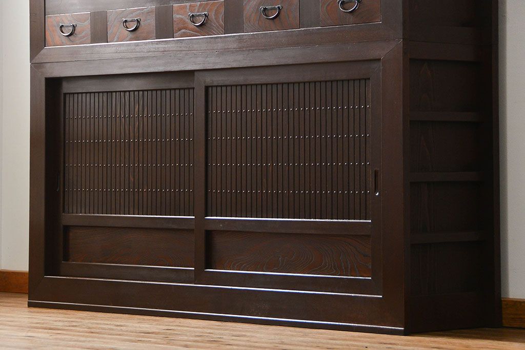 アンティーク家具　古民具・骨董 モダンで上質な背の高い六尺水屋箪笥(食器棚、収納棚)