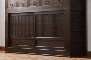 アンティーク家具　古民具・骨董 モダンで上質な背の高い六尺水屋箪笥(食器棚、収納棚)