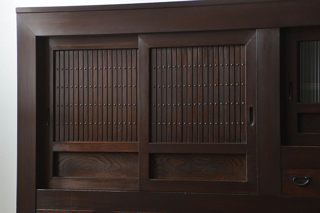 アンティーク家具　古民具・骨董 モダンで上質な背の高い六尺水屋箪笥(食器棚、収納棚)