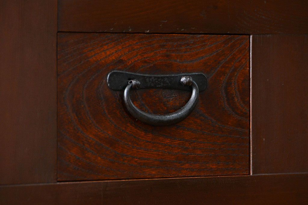 アンティーク家具　古民具・骨董 モダンで上質な背の高い六尺水屋箪笥(食器棚、収納棚)