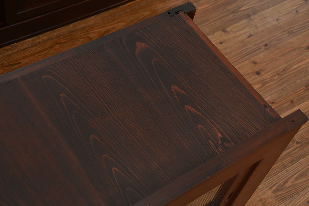 アンティーク家具　古民具・骨董 モダンで上質な背の高い六尺水屋箪笥(食器棚、収納棚)