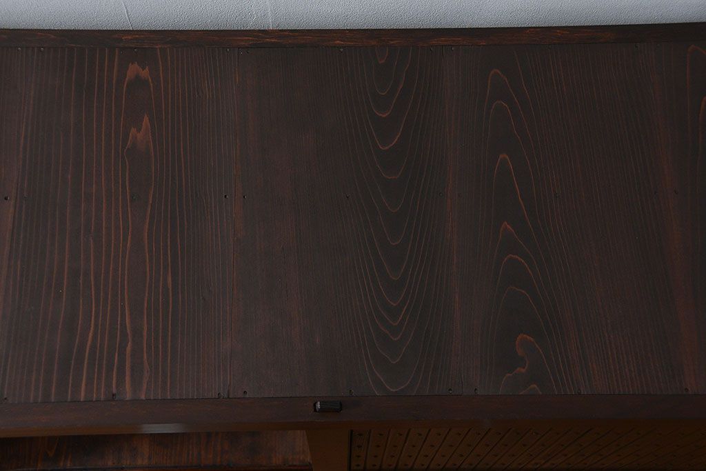 アンティーク家具　古民具・骨董 モダンで上質な背の高い六尺水屋箪笥(食器棚、収納棚)