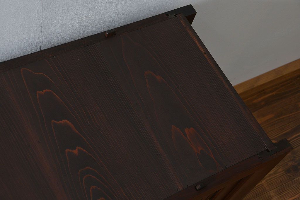 アンティーク家具　古民具・骨董 モダンで上質な背の高い六尺水屋箪笥(食器棚、収納棚)