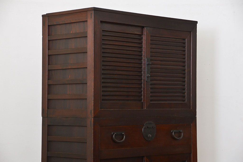 アンティーク家具　古民具・骨董 分厚い金具の美濃帳場箪笥