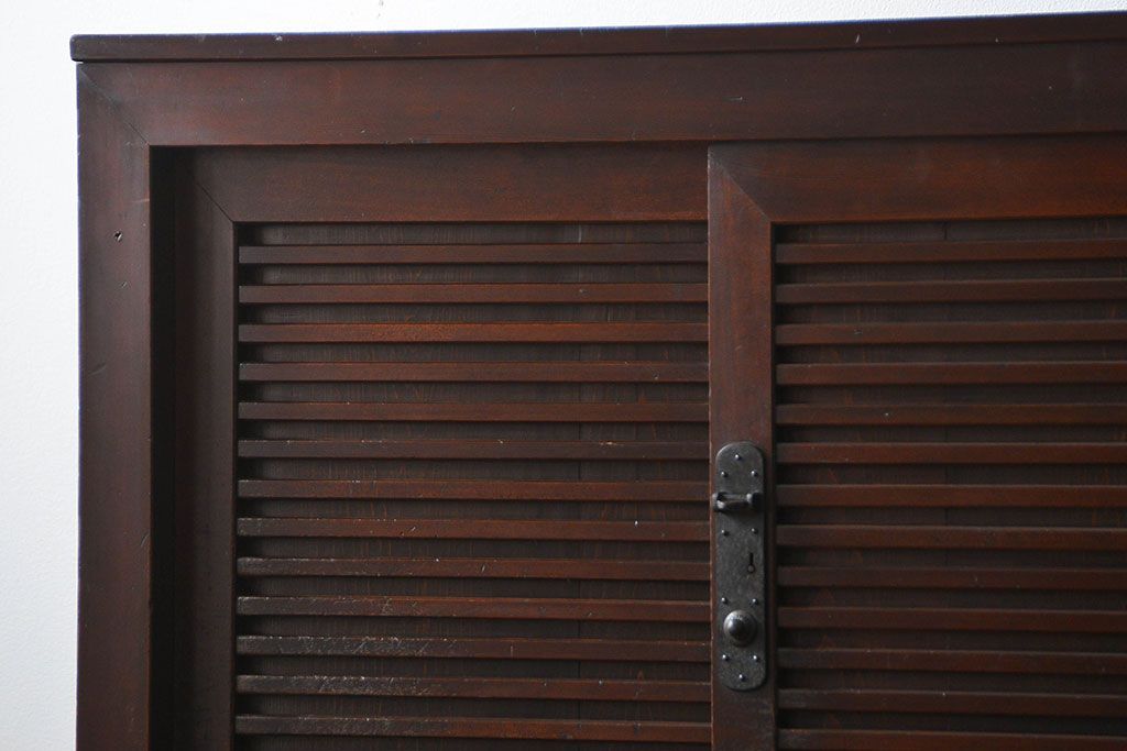 アンティーク家具　古民具・骨董 分厚い金具の美濃帳場箪笥