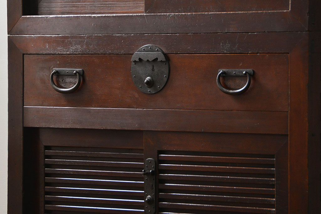 アンティーク家具　古民具・骨董 分厚い金具の美濃帳場箪笥