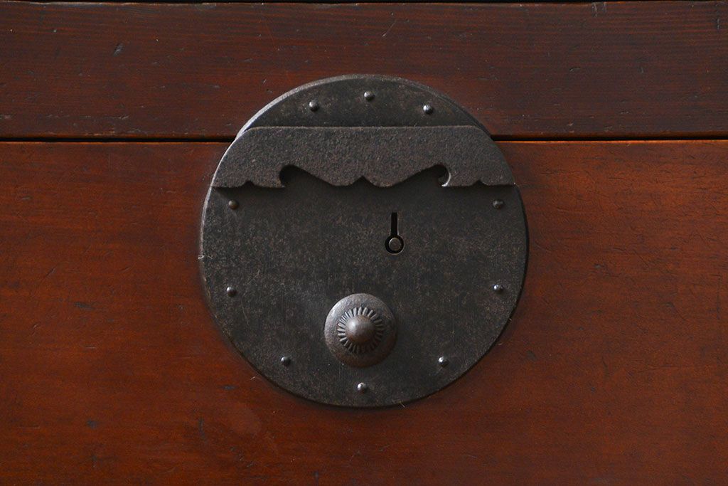 アンティーク家具　古民具・骨董 分厚い金具の美濃帳場箪笥