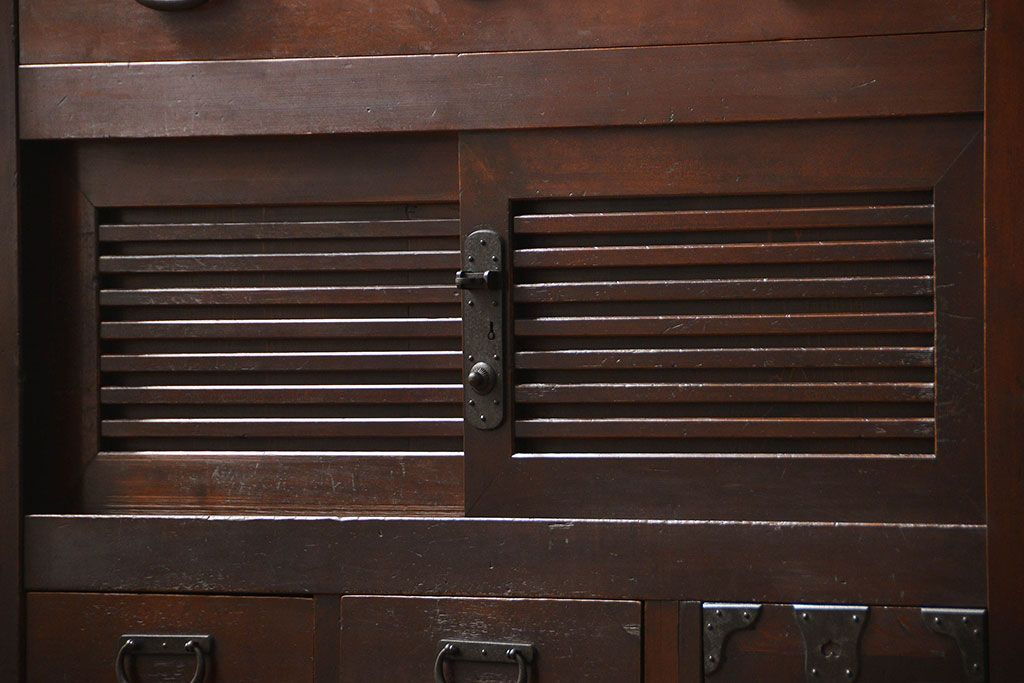 アンティーク家具　古民具・骨董 分厚い金具の美濃帳場箪笥