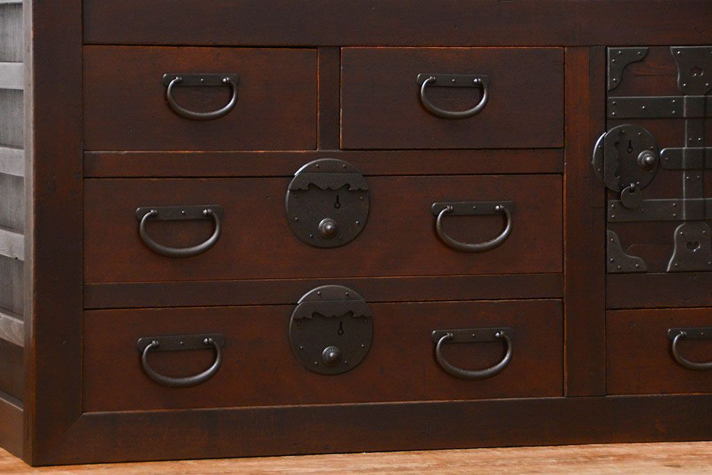 アンティーク家具　古民具・骨董 分厚い金具の美濃帳場箪笥