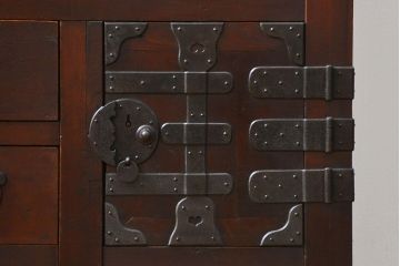 アンティーク家具　古民具・骨董 分厚い金具の美濃帳場箪笥