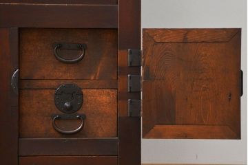 アンティーク家具　古民具・骨董 分厚い金具の美濃帳場箪笥