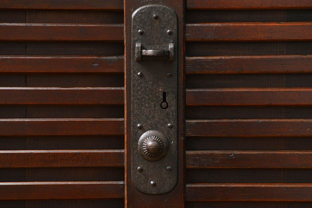 アンティーク家具　古民具・骨董 分厚い金具の美濃帳場箪笥