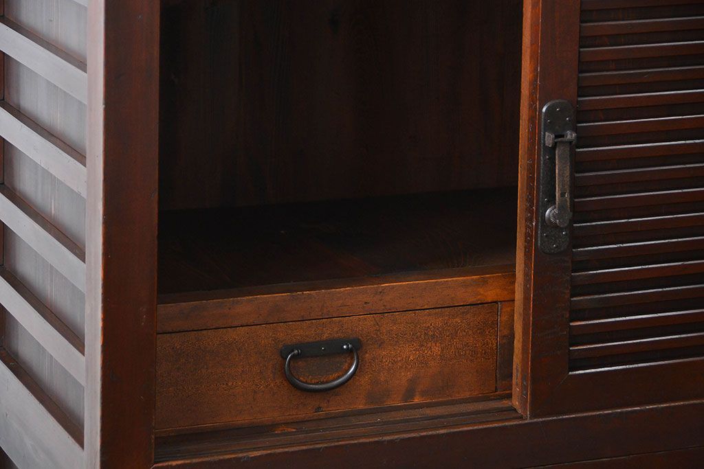 アンティーク家具　古民具・骨董 分厚い金具の美濃帳場箪笥