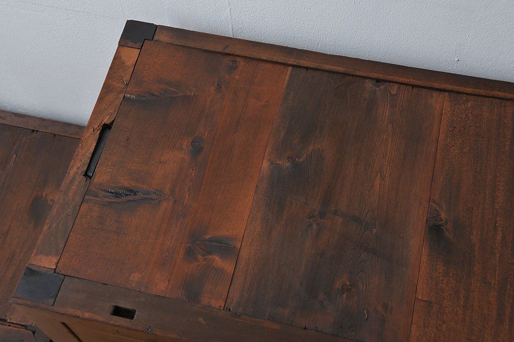 アンティーク家具　古民具・骨董 分厚い金具の美濃帳場箪笥