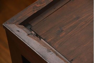 アンティーク家具　古民具・骨董 分厚い金具の美濃帳場箪笥