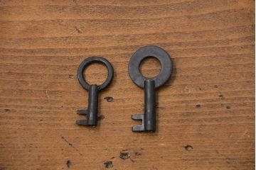 アンティーク家具　古民具・骨董 分厚い金具の美濃帳場箪笥