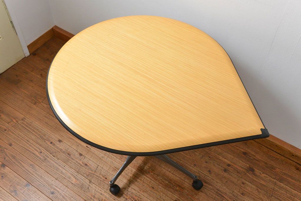 中古美品　ハーマン・ミラー　ティアドロップテーブル