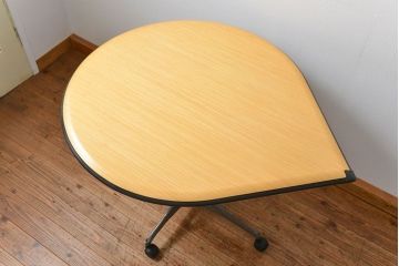 中古美品　ハーマン・ミラー　ティアドロップテーブル
