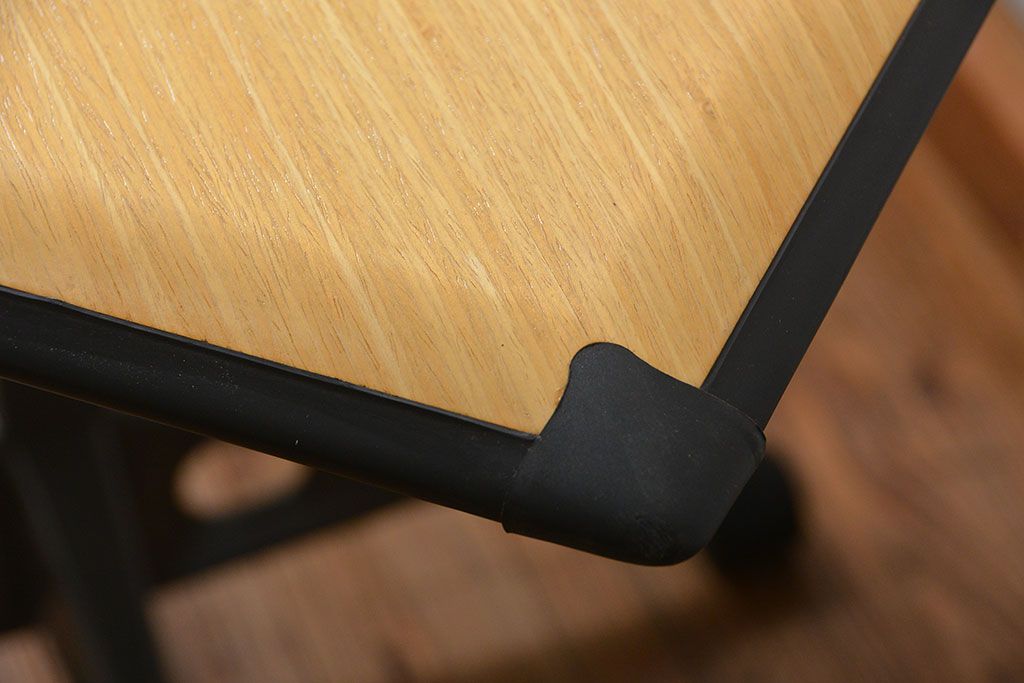 中古美品　ハーマン・ミラー　ティアドロップテーブル