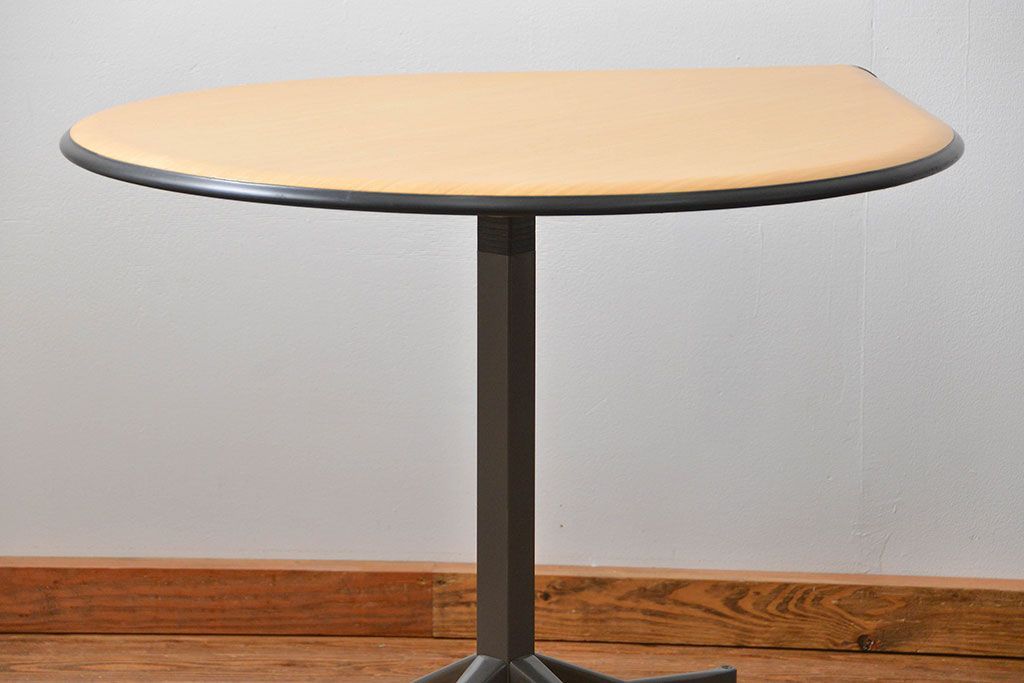 中古美品　ハーマン・ミラー　ティアドロップテーブル