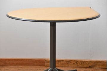 中古美品　ハーマン・ミラー　ティアドロップテーブル