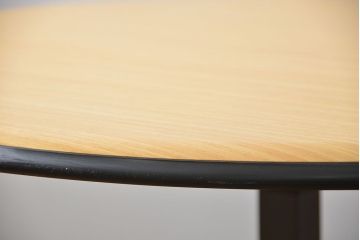 中古美品　ハーマン・ミラー　ティアドロップテーブル