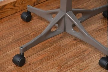 中古美品　ハーマン・ミラー　ティアドロップテーブル