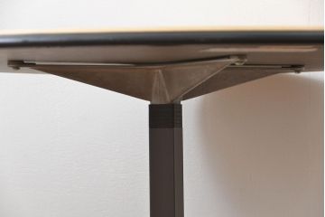 中古美品　ハーマン・ミラー　ティアドロップテーブル