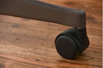 中古美品　ハーマン・ミラー　ティアドロップテーブル