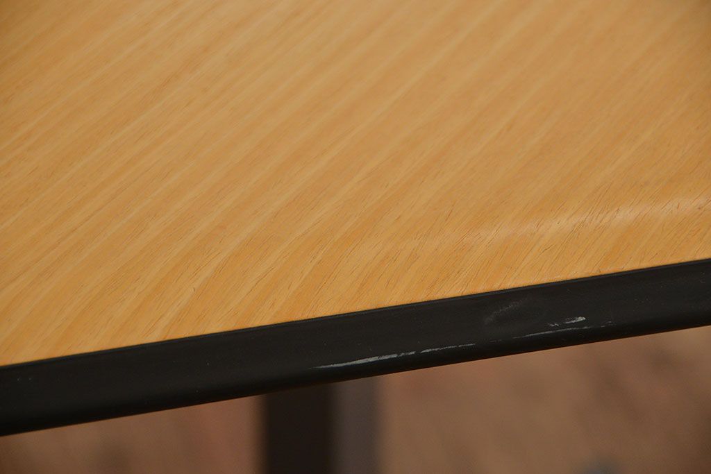 中古美品　ハーマン・ミラー　ティアドロップテーブル