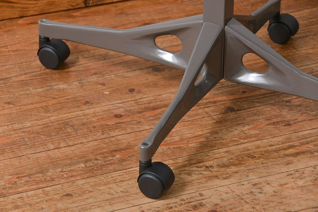 中古美品　ハーマン・ミラー　ティアドロップテーブル