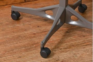 中古美品　ハーマン・ミラー　ティアドロップテーブル