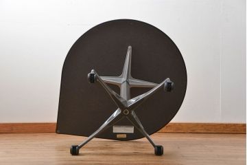 中古美品　ハーマン・ミラー　ティアドロップテーブル