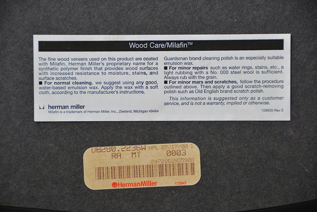 中古美品　ハーマン・ミラー　ティアドロップテーブル