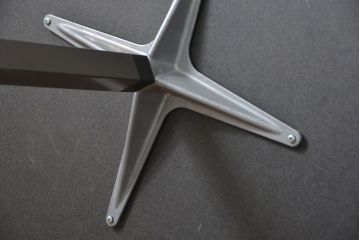 中古美品　ハーマン・ミラー　ティアドロップテーブル