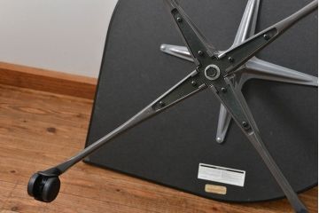 中古美品　ハーマン・ミラー　ティアドロップテーブル