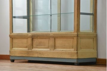 アンティーク家具 アンティーク 味のあるペンキのはげた大きなガラスケース(ショーケース)