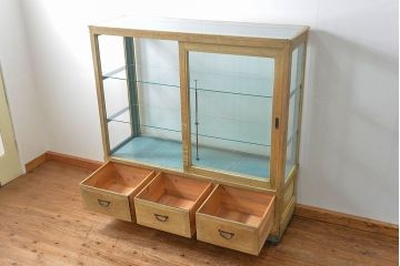 アンティーク家具 アンティーク 味のあるペンキのはげた大きなガラスケース(ショーケース)