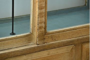 アンティーク家具 アンティーク 味のあるペンキのはげた大きなガラスケース(ショーケース)