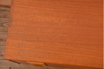 北欧ビンテージ家具　1960年頃　小振りなチェスト(1)