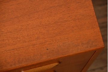 北欧ビンテージ家具　1960年頃　小振りなチェスト(1)