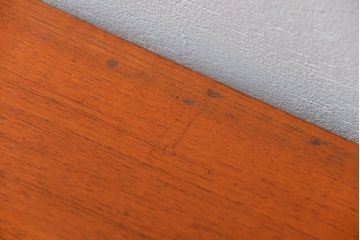 北欧ビンテージ家具　1960年頃　小振りなチェスト(1)