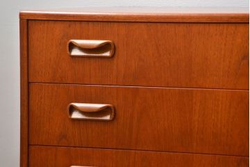 北欧ビンテージ家具　1960年頃　小振りなチェスト(1)