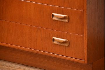 北欧ビンテージ家具　1960年頃　小振りなチェスト(1)