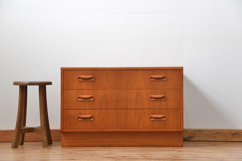 ヴィンテージ家具　北欧ビンテージ　G-PLAN　小振りなチェスト(2)