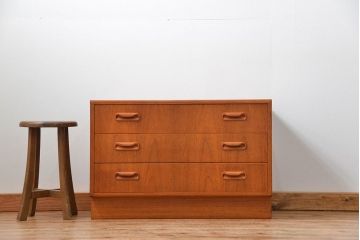 ヴィンテージ家具　北欧ビンテージ　G-PLAN　小振りなチェスト(2)