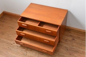 ヴィンテージ家具　北欧ビンテージ　G-PLAN　小振りなチェスト(2)